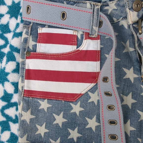 🇺🇲Arizona 💥SALE💥NWT Jean Shorts Size 16R (28x3) USA Flag Design Raw Hem - Picture 7 of 10